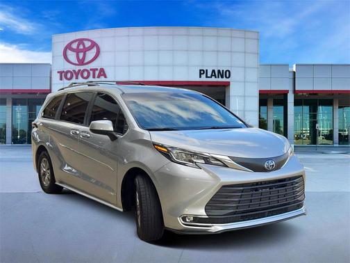 2021 Toyota Sienna XLE 8 Passenger