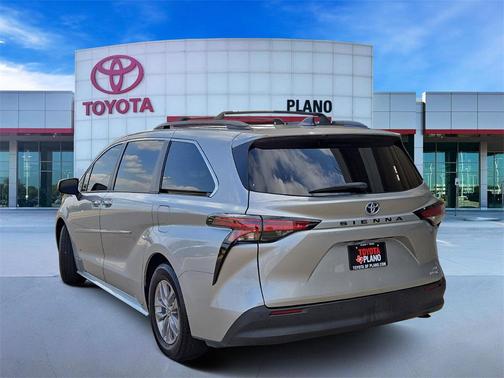 2021 Toyota Sienna XLE 8 Passenger