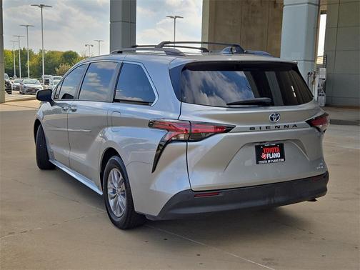 2021 Toyota Sienna XLE 8 Passenger