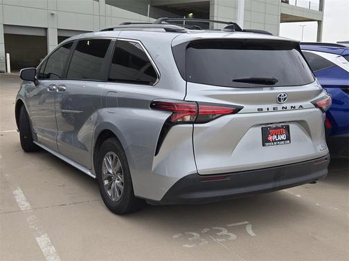 2021 Toyota Sienna XLE 8 Passenger