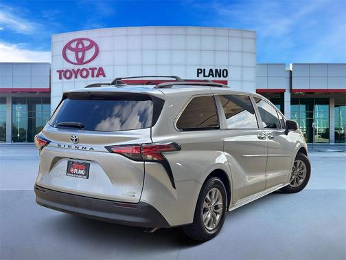 2021 Toyota Sienna XLE 8 Passenger