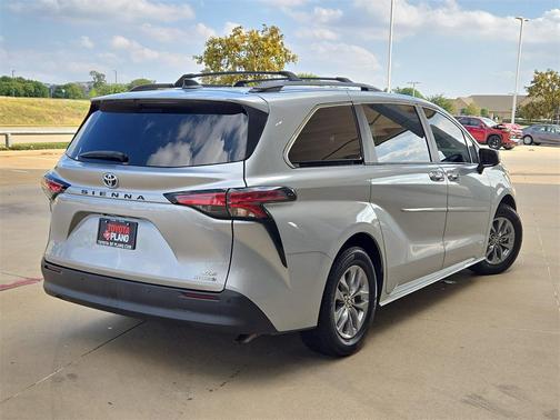 2021 Toyota Sienna XLE 8 Passenger