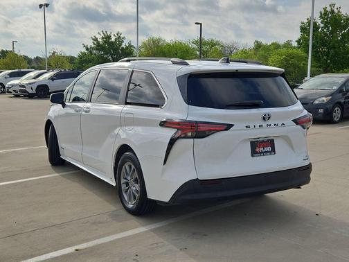 2021 Toyota Sienna LE