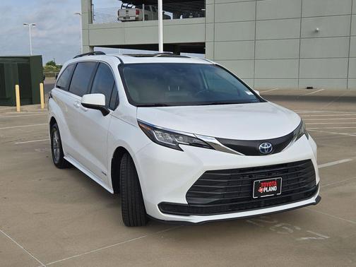 2021 Toyota Sienna LE