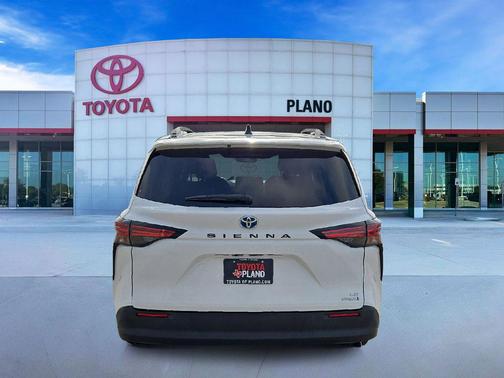 2021 Toyota Sienna LE