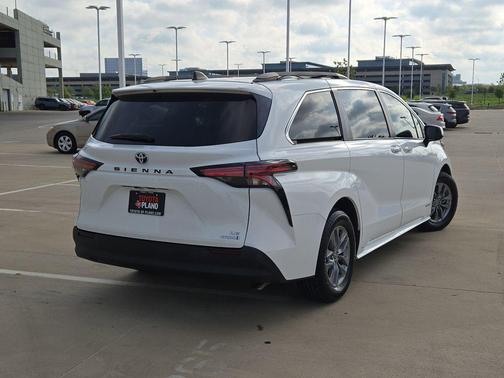 2021 Toyota Sienna LE