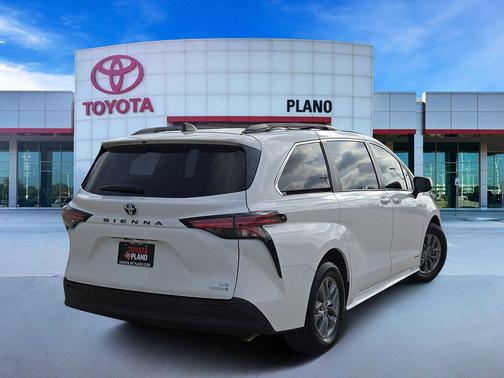 2021 Toyota Sienna LE