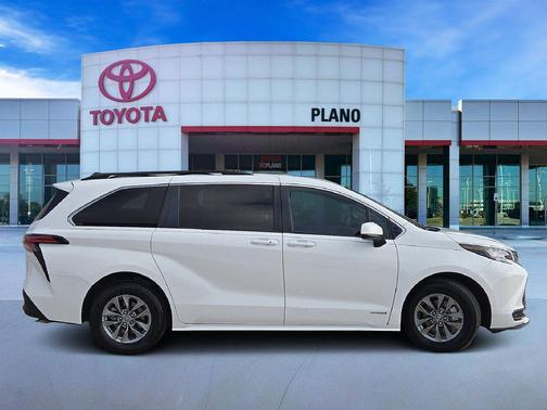 2021 Toyota Sienna LE