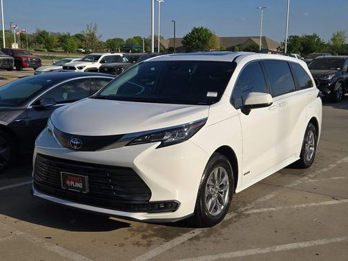 2021 Toyota Sienna LE