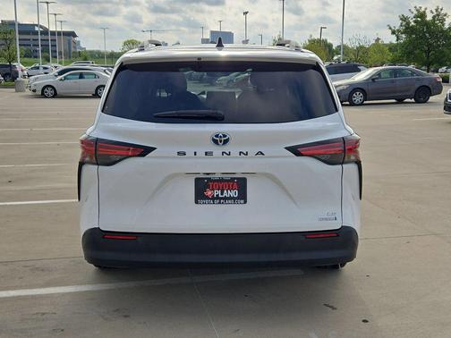 2021 Toyota Sienna LE