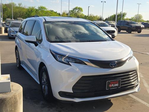2021 Toyota Sienna LE
