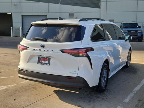 2021 Toyota Sienna LE