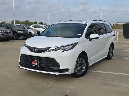 2021 Toyota Sienna LE