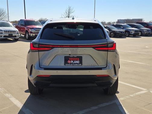 2025 Lexus NX 350h Premium