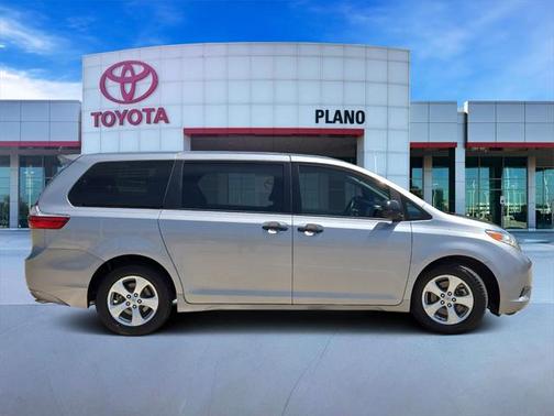 2017 Toyota Sienna SE