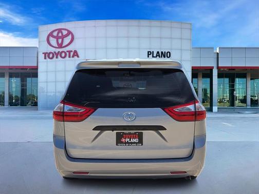 2017 Toyota Sienna SE