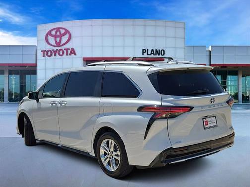 2023 Toyota Sienna Platinum 7 Passenger