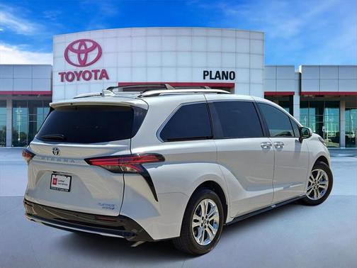 2023 Toyota Sienna Platinum 7 Passenger