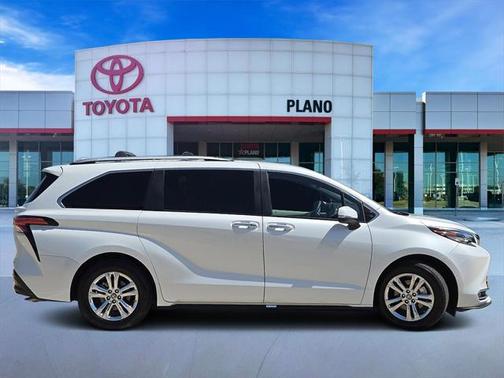 2023 Toyota Sienna Platinum 7 Passenger