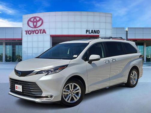 2023 Toyota Sienna Platinum 7 Passenger