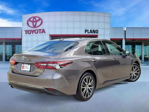 2021 Toyota Camry Hybrid XLE