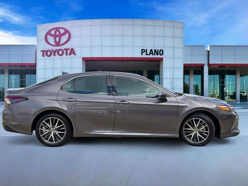 2021 Toyota Camry Hybrid XLE