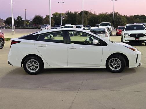 2020 Toyota Prius LE