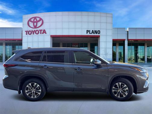 2025 Toyota Highlander Hybrid XLE