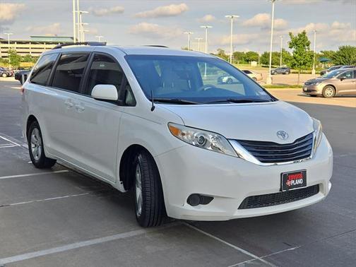 2012 Toyota Sienna LE