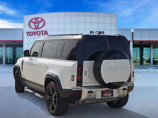 Fuji White 2024 Land Rover Defender 110 P400 S