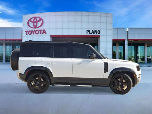 Fuji White 2024 Land Rover Defender S