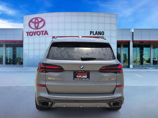 Frozen Pure Grey Metallic 2026 BMW X5 xDrive40i