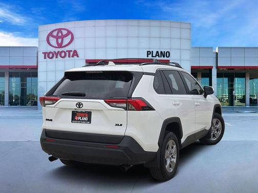 Ice Cap 2025 Toyota RAV4 XLE