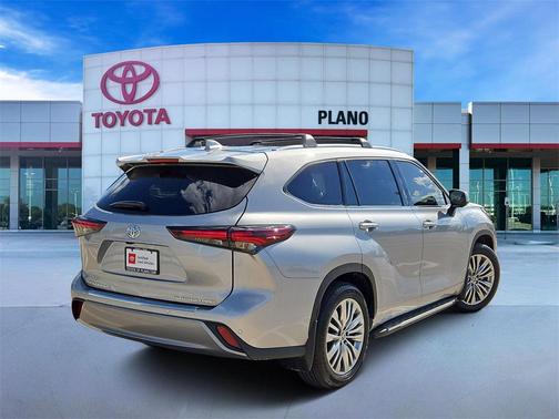 2025 Toyota Highlander Platinum