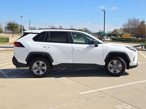 2025 Toyota RAV4 Hybrid LE