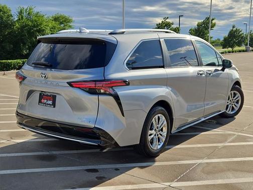 2023 Toyota Sienna Platinum 7 Passenger