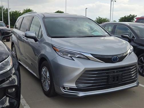 2023 Toyota Sienna Platinum 7 Passenger