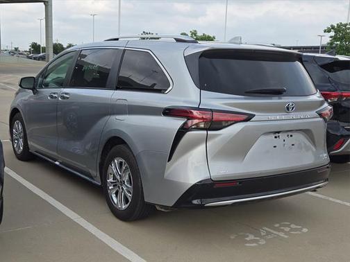 2023 Toyota Sienna Platinum 7 Passenger