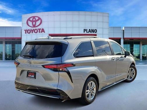 2023 Toyota Sienna Platinum 7 Passenger