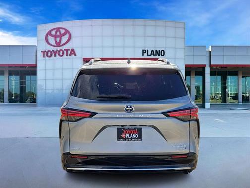 2023 Toyota Sienna Platinum 7 Passenger