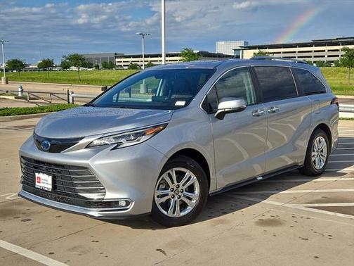 2023 Toyota Sienna Platinum 7 Passenger