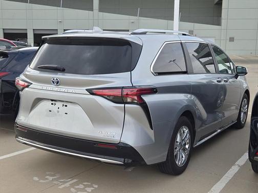 2023 Toyota Sienna Platinum 7 Passenger