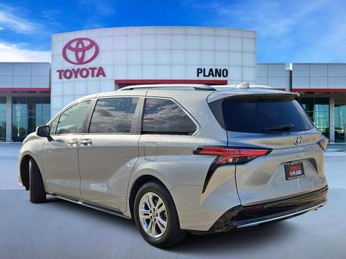 2023 Toyota Sienna Platinum 7 Passenger