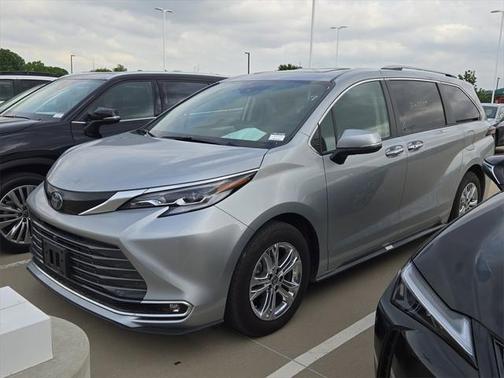 2023 Toyota Sienna Platinum 7 Passenger