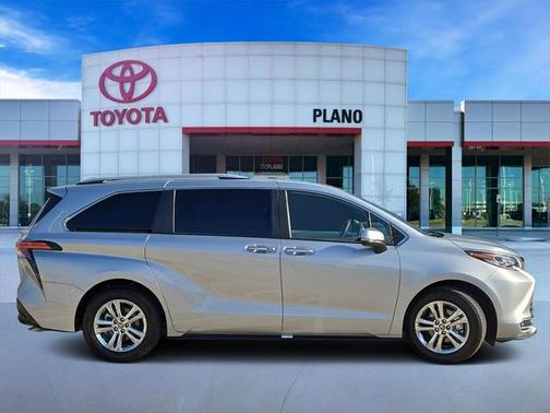 2023 Toyota Sienna Platinum 7 Passenger
