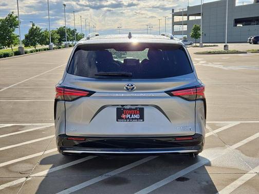 2023 Toyota Sienna Platinum 7 Passenger