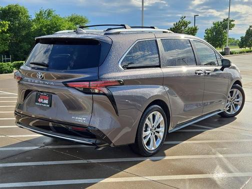 2021 Toyota Sienna Platinum 7 Passenger
