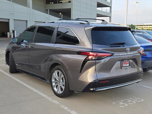 2021 Toyota Sienna Platinum 7 Passenger