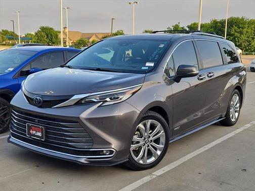 2021 Toyota Sienna Platinum 7 Passenger