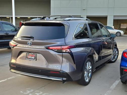 2021 Toyota Sienna Platinum 7 Passenger